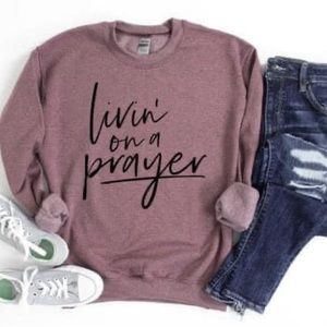 NWT livin on a prayer Graphic sweatshirt size medium